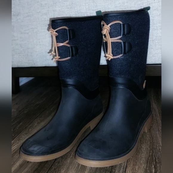 KAMIK Abigail Women size 9 boots. Worn twice. They didn't look good on me. ๐ - Picture 1 of 5